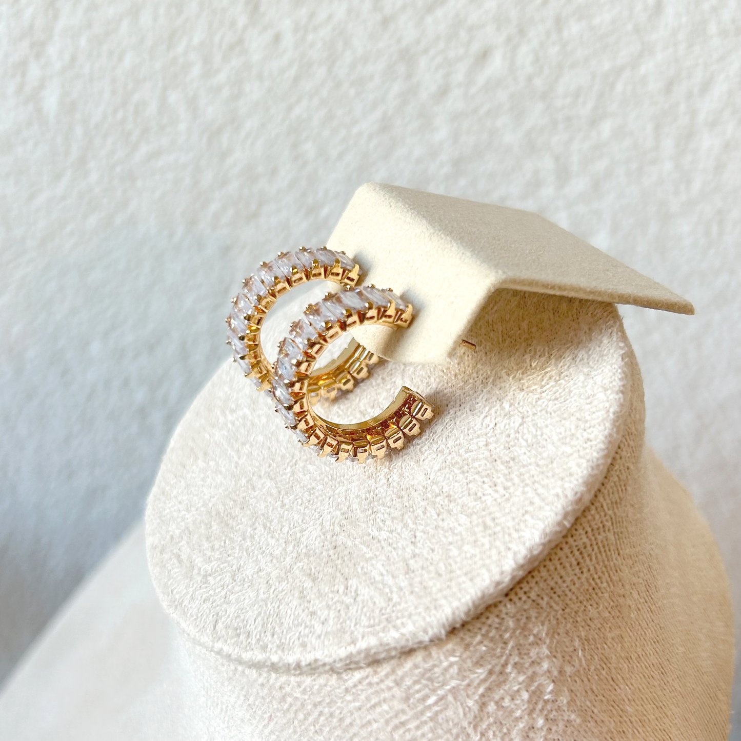 GLITTERING Hoops – Gold