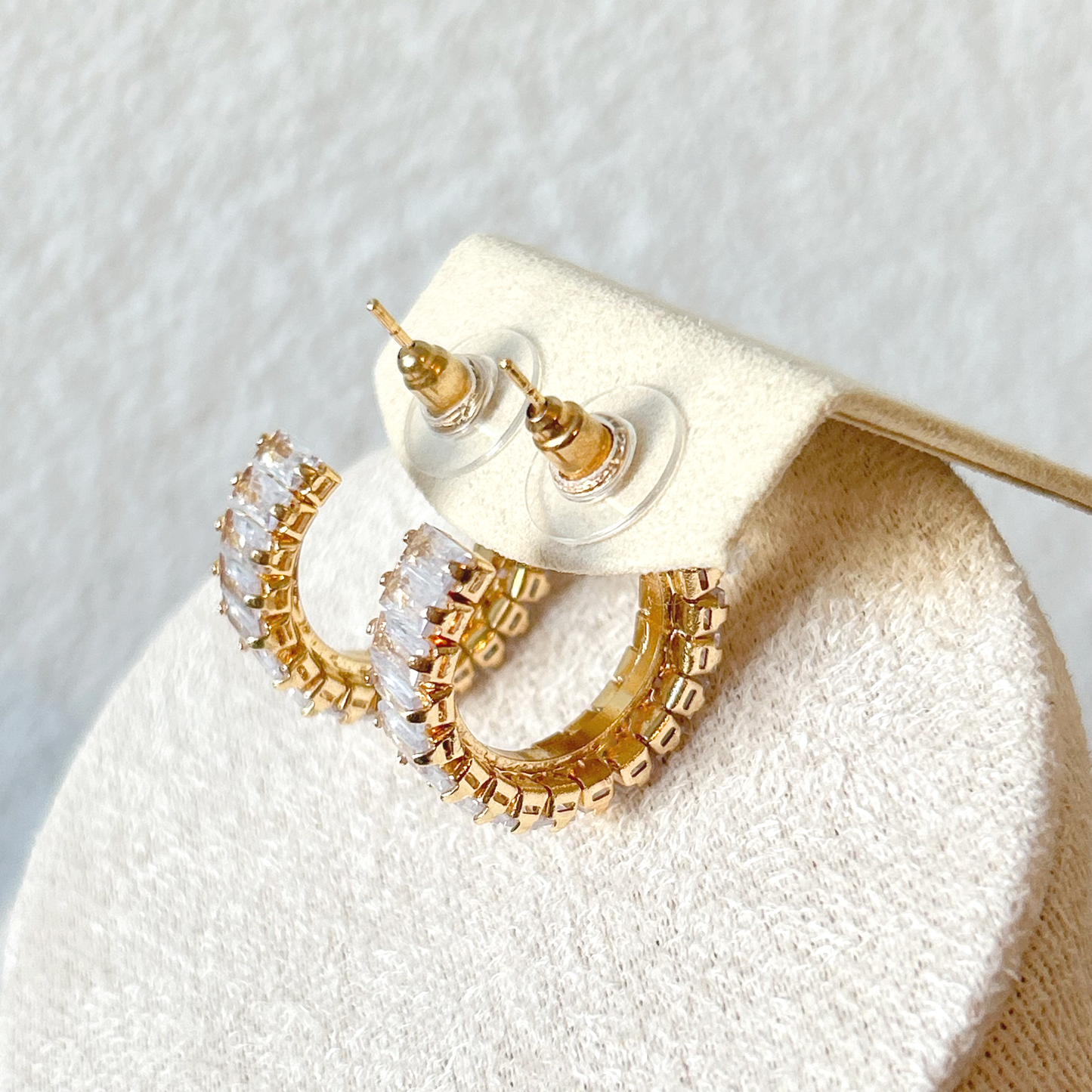 GLITTERING Hoops – Gold
