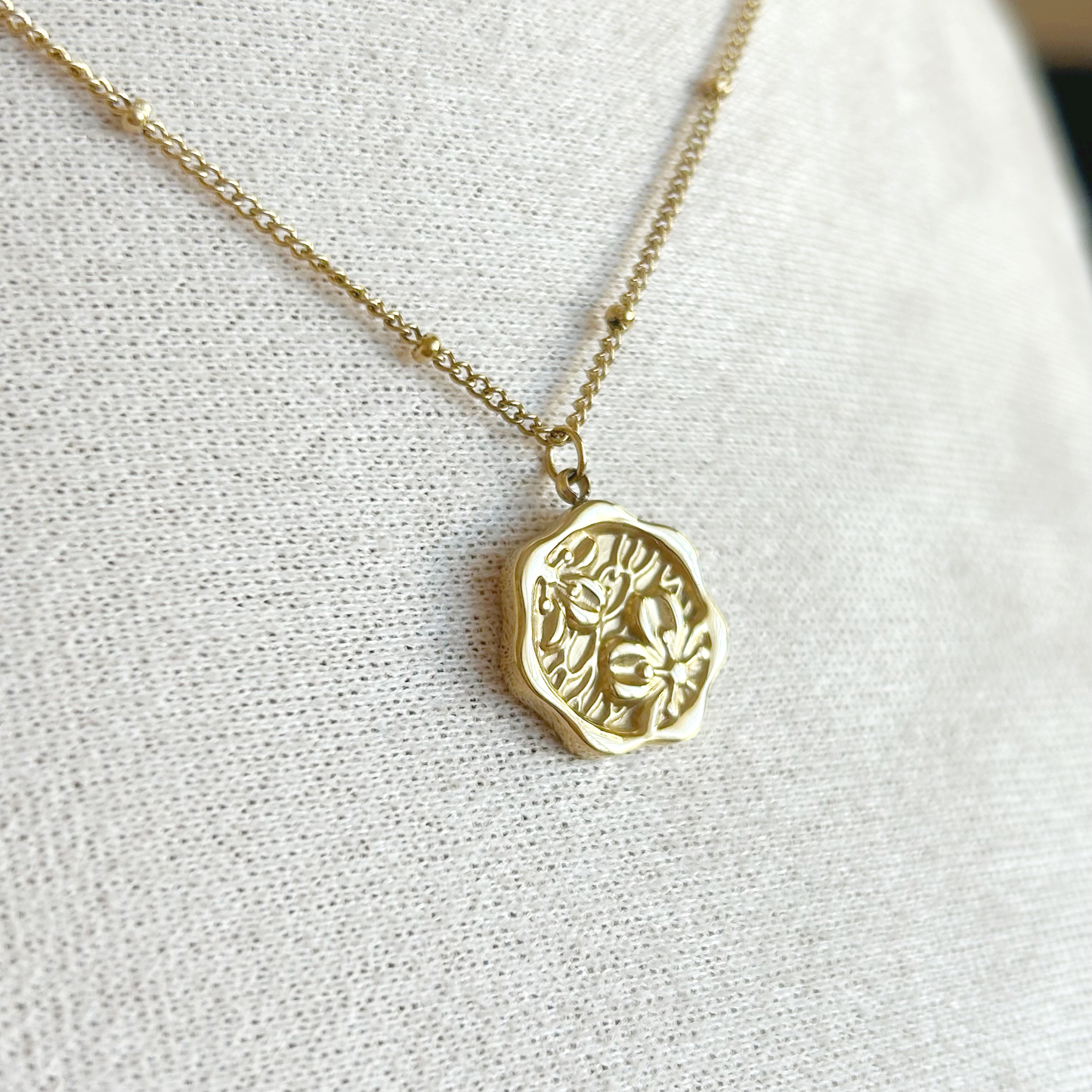 SEAL OF SPRING Necklace – Gold 