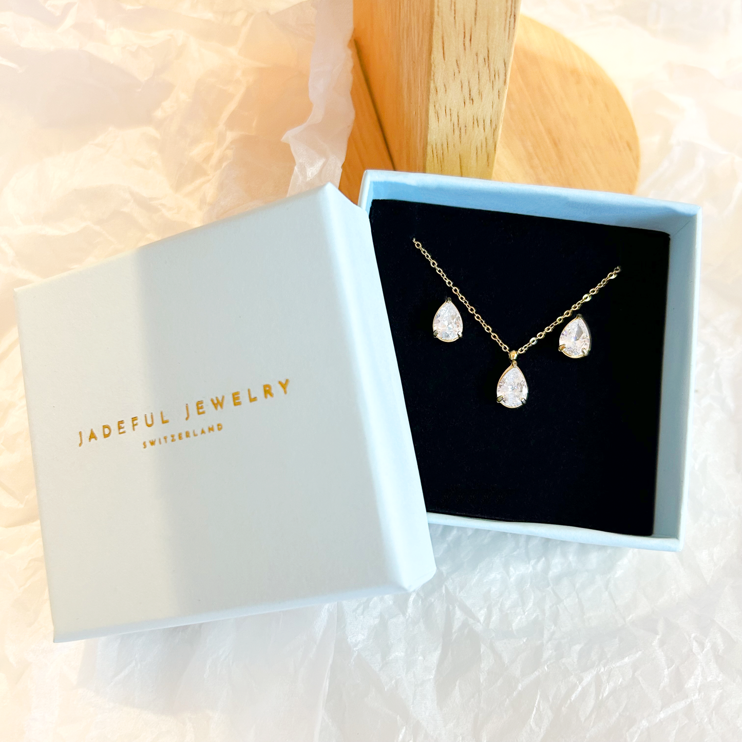 Radiant Drop Necklace – Gold 