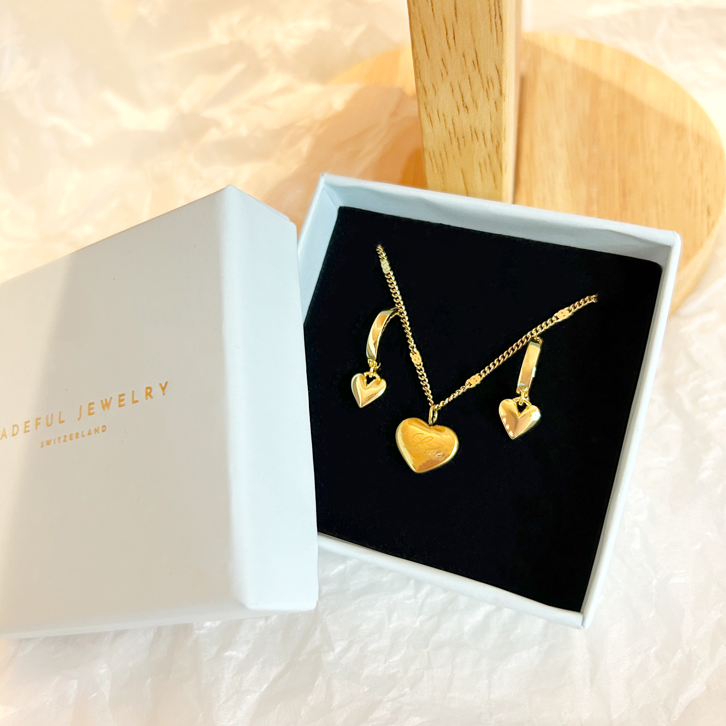 LOVE Jewelry Set – Gold