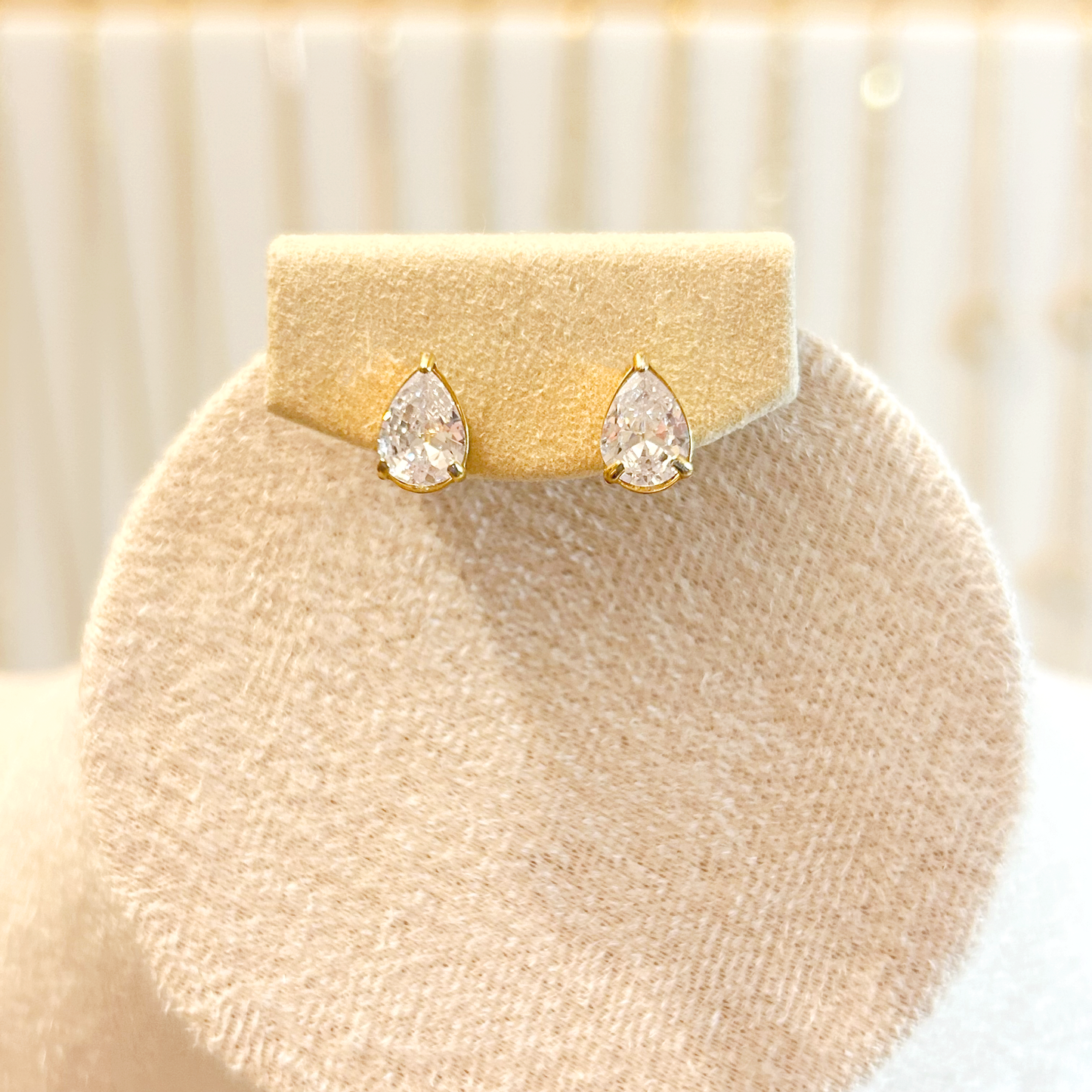 RADIANT DROP stud earrings – Gold 