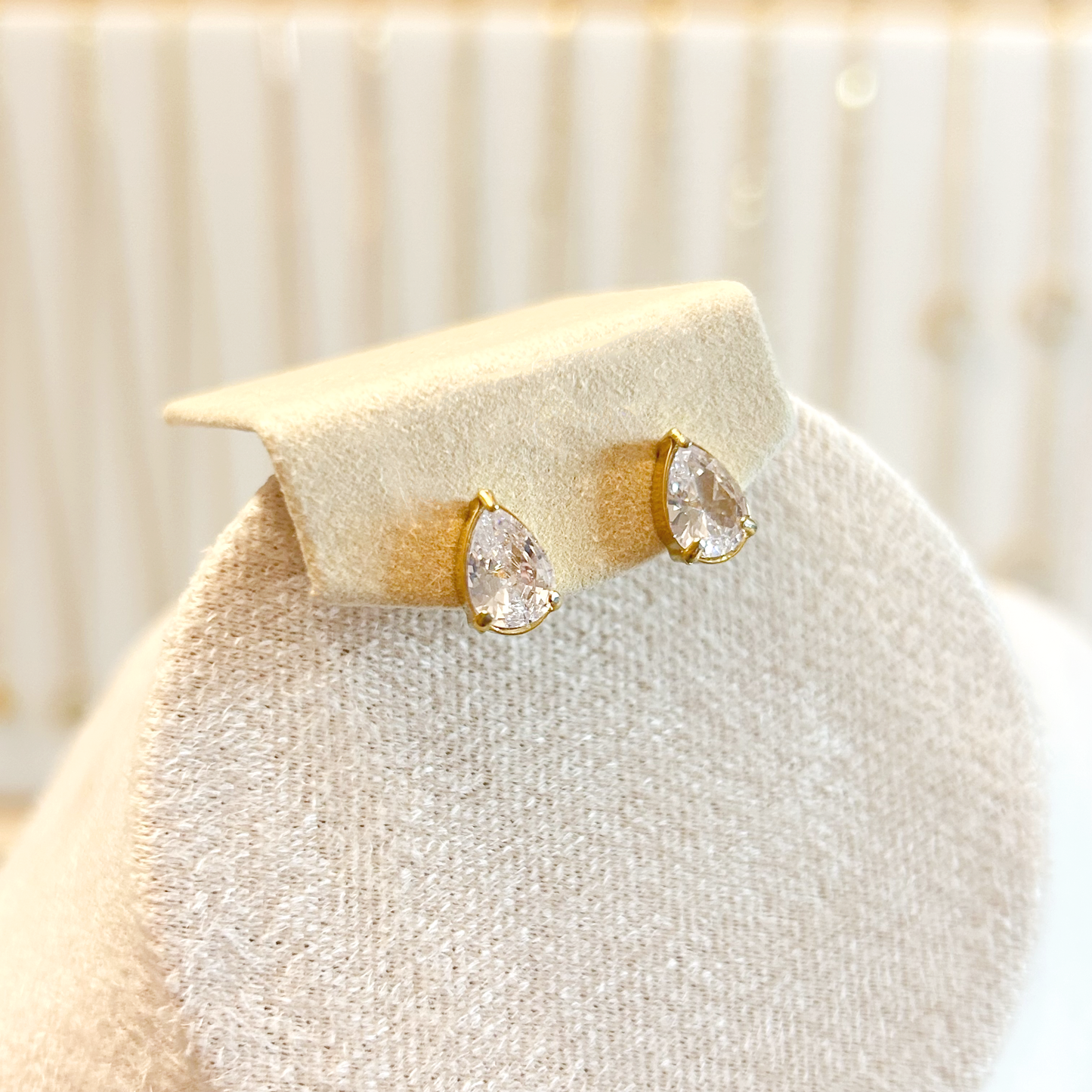 RADIANT DROP stud earrings – Gold 
