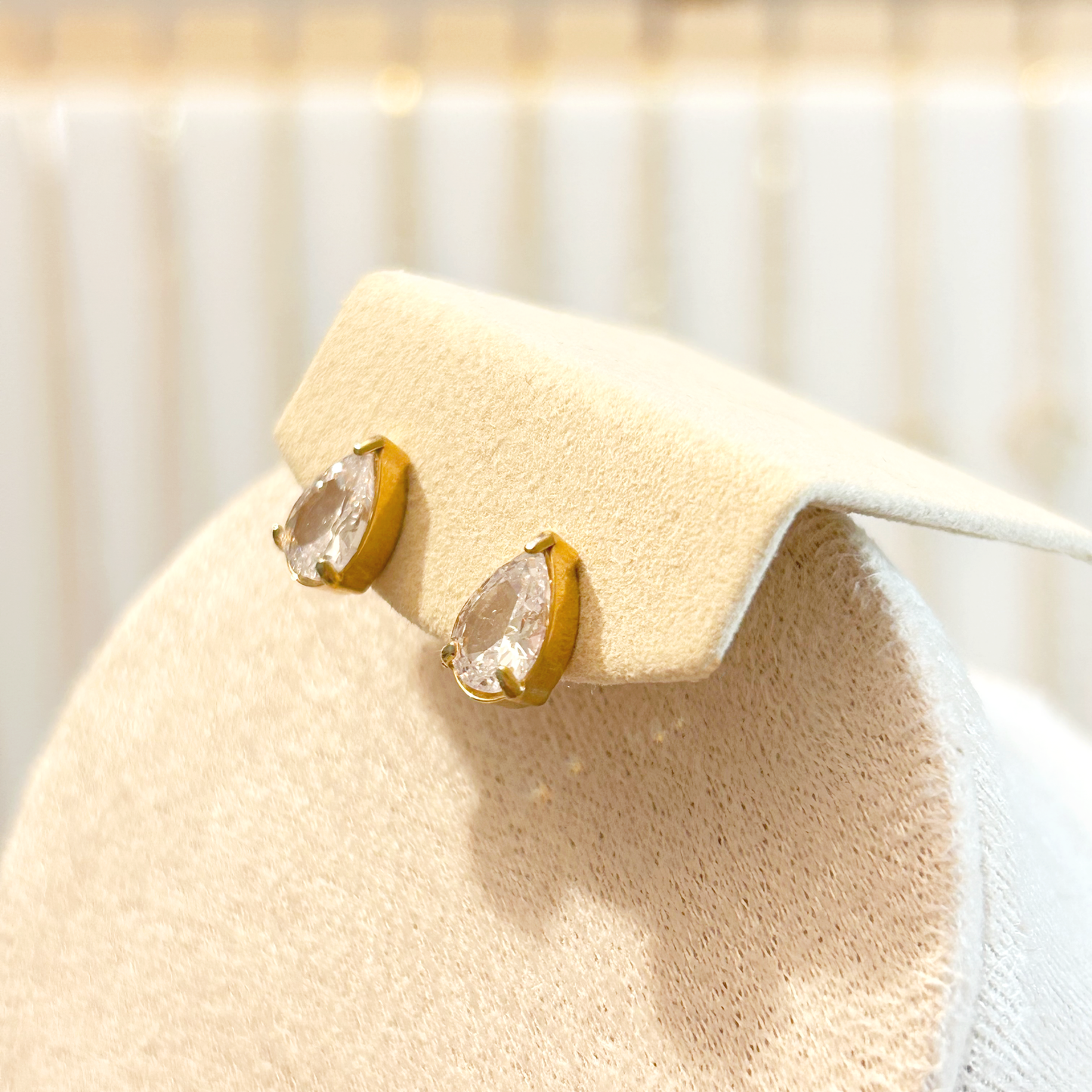 RADIANT DROP stud earrings – Gold 