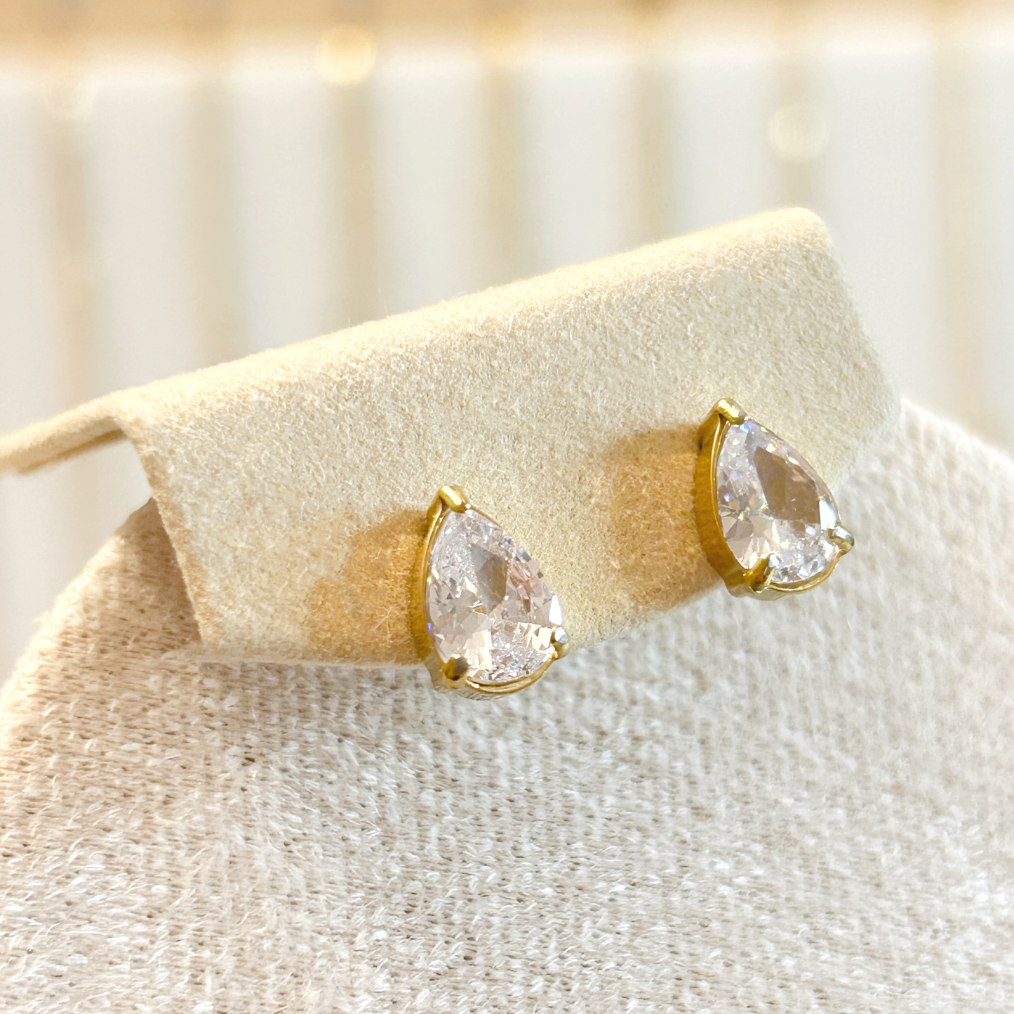 RADIANT DROP stud earrings – Gold 