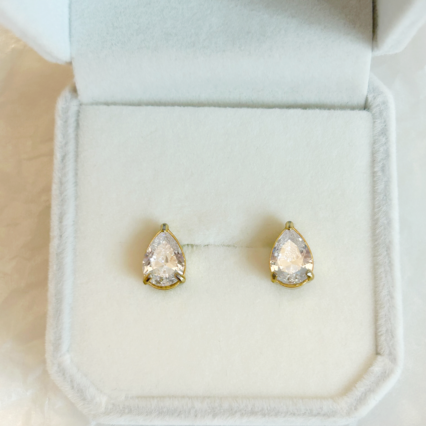 RADIANT DROP stud earrings – Gold 