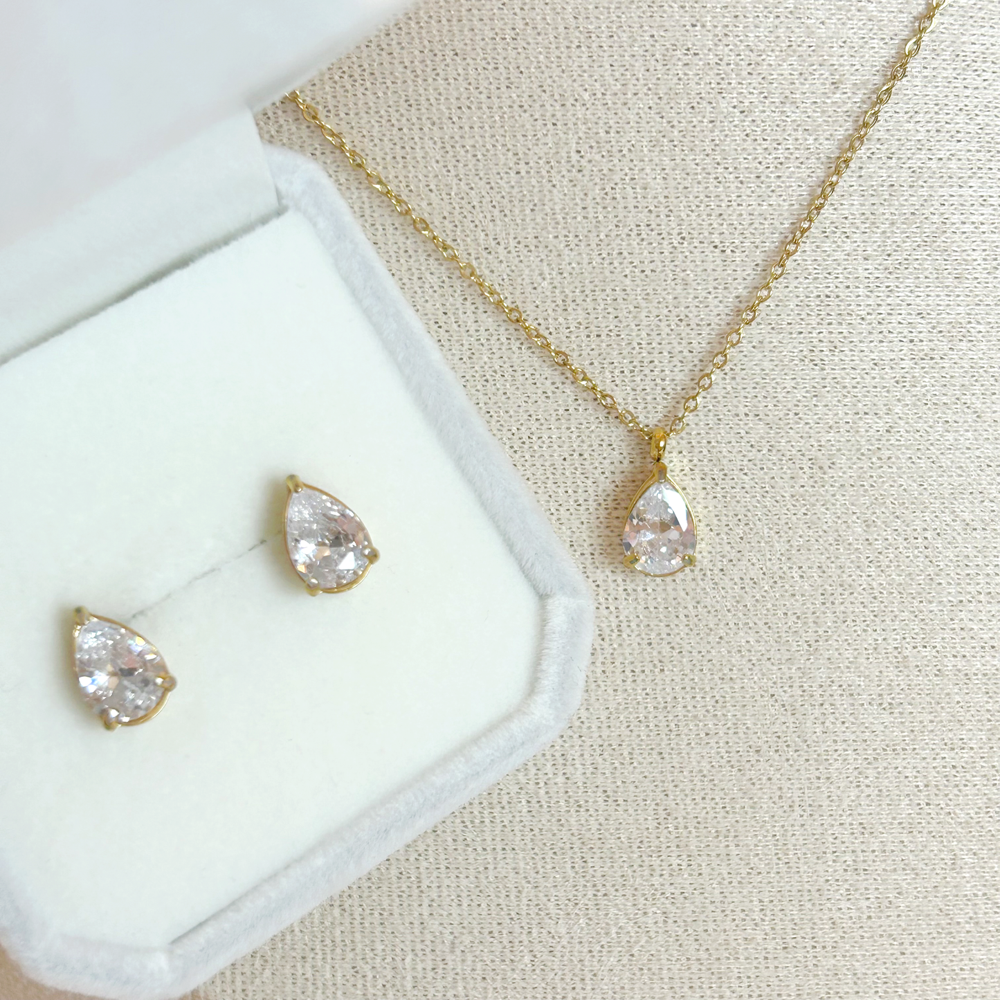 RADIANT DROP jewelry set – gold