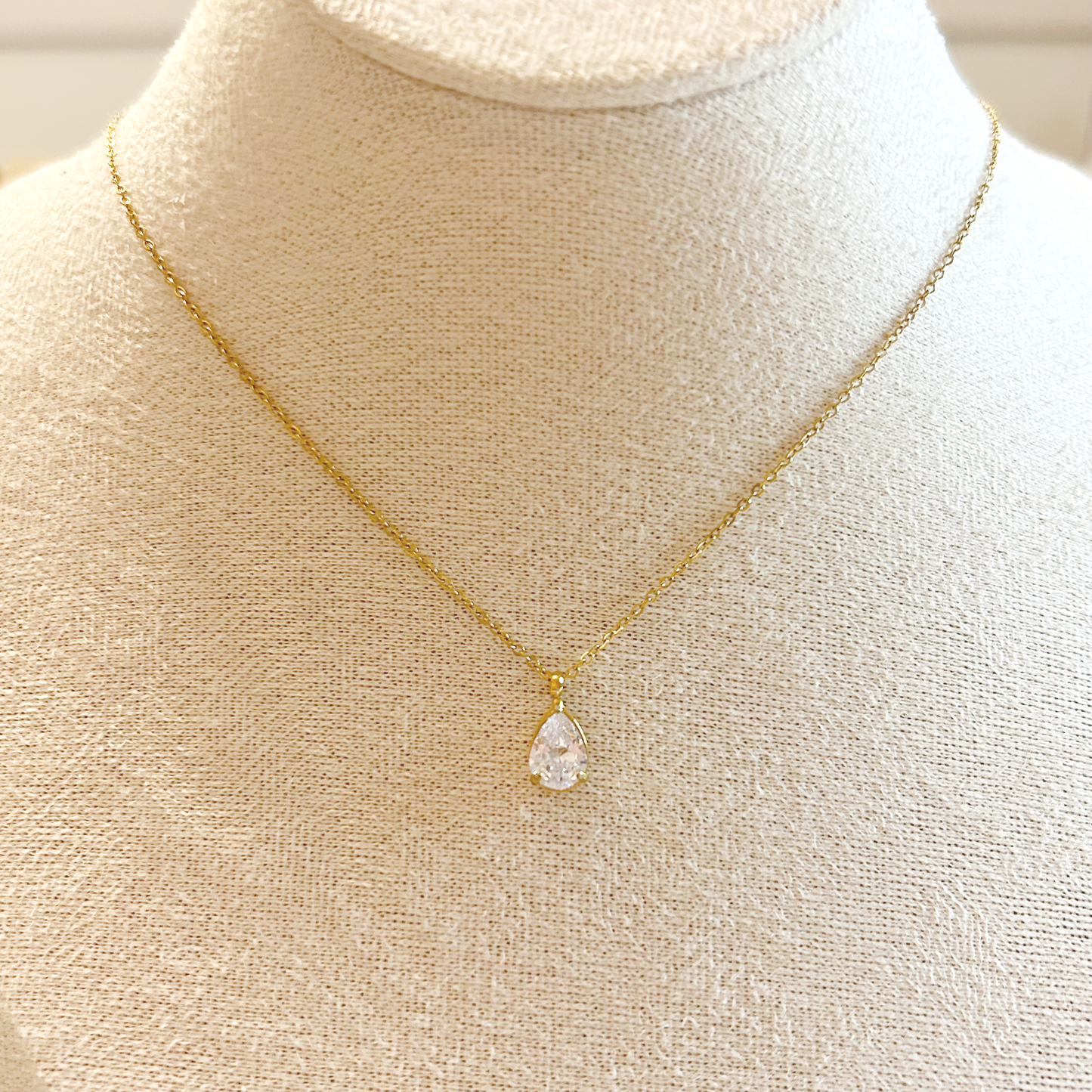 Radiant Drop Necklace – Gold 
