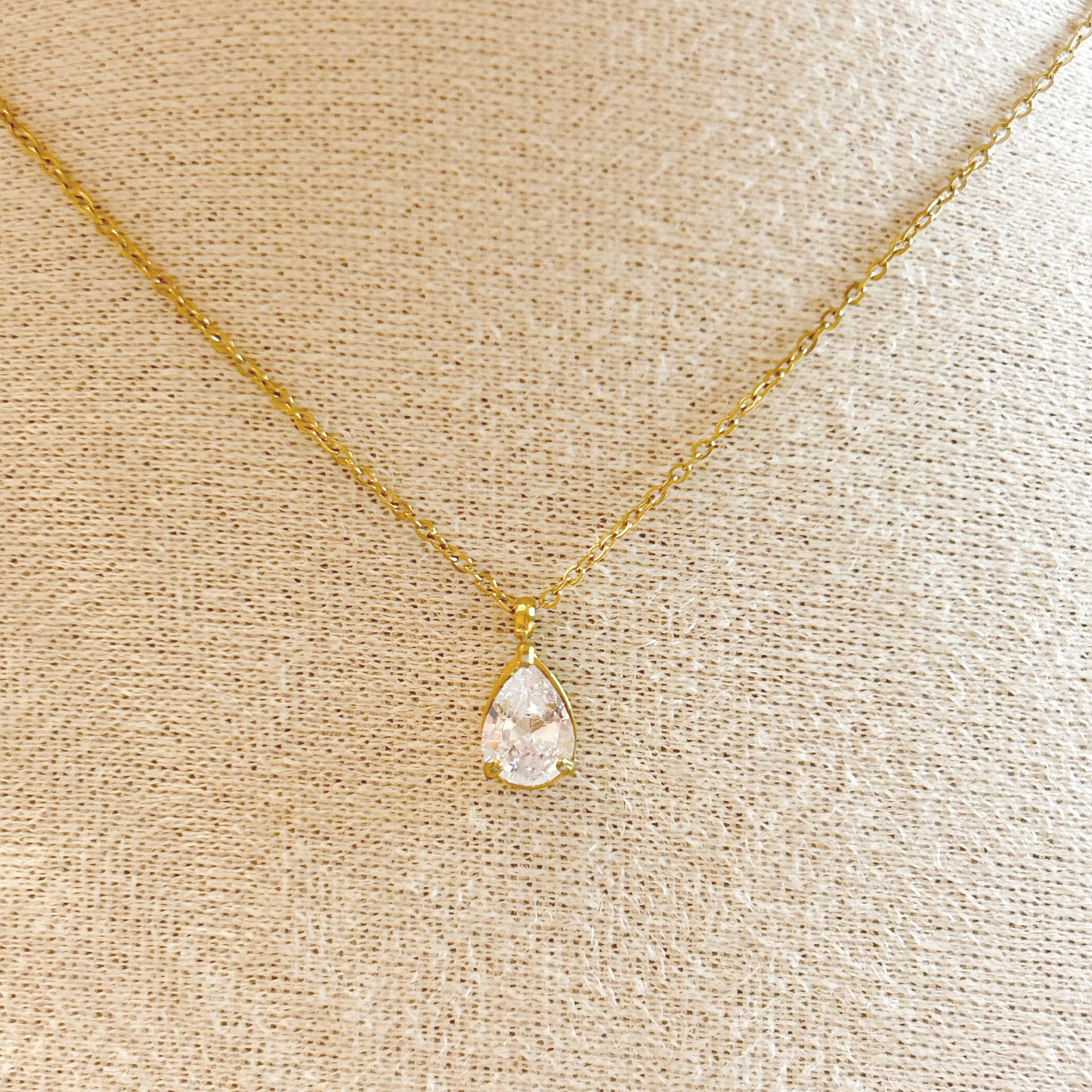 Radiant Drop Necklace – Gold 