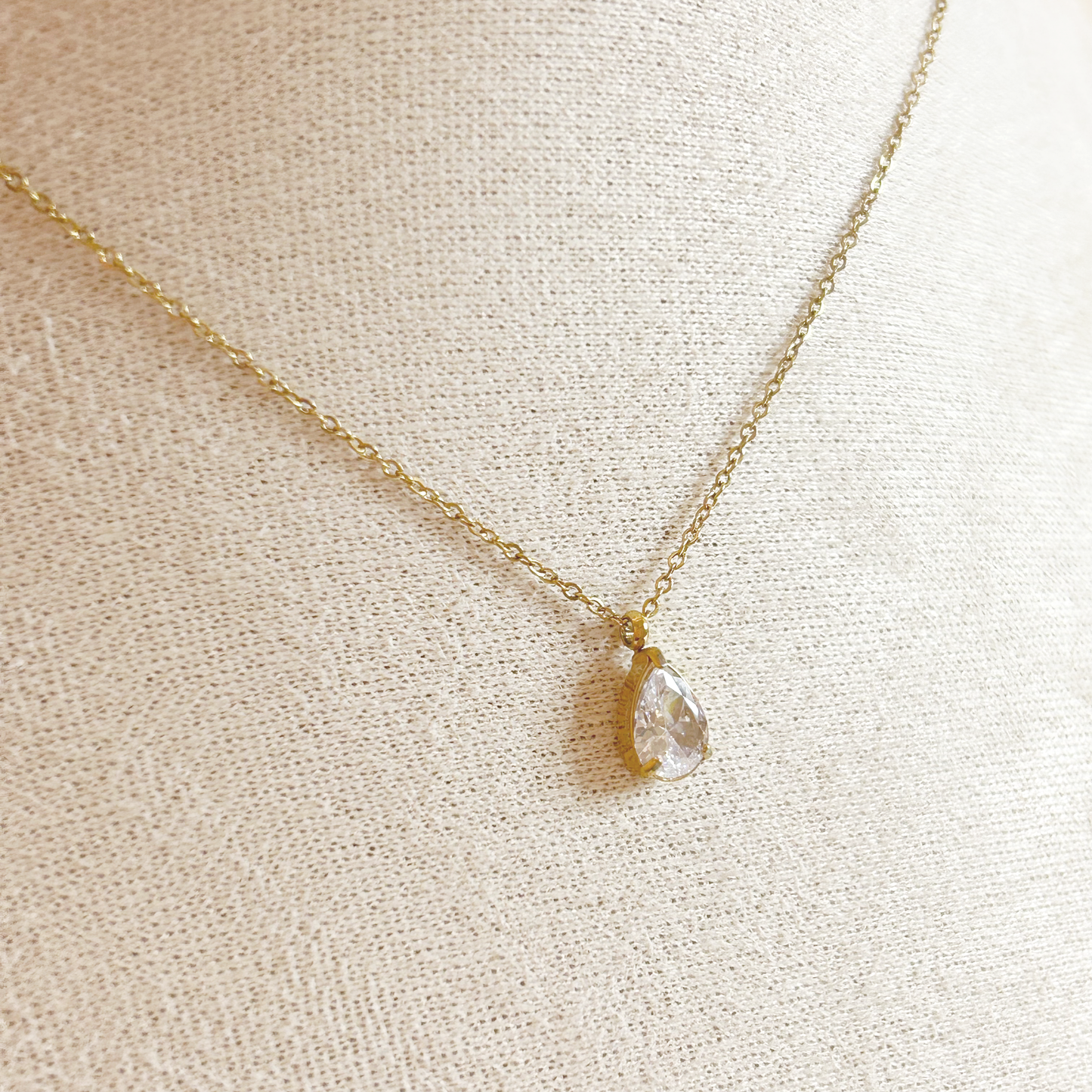 Radiant Drop Necklace – Gold 