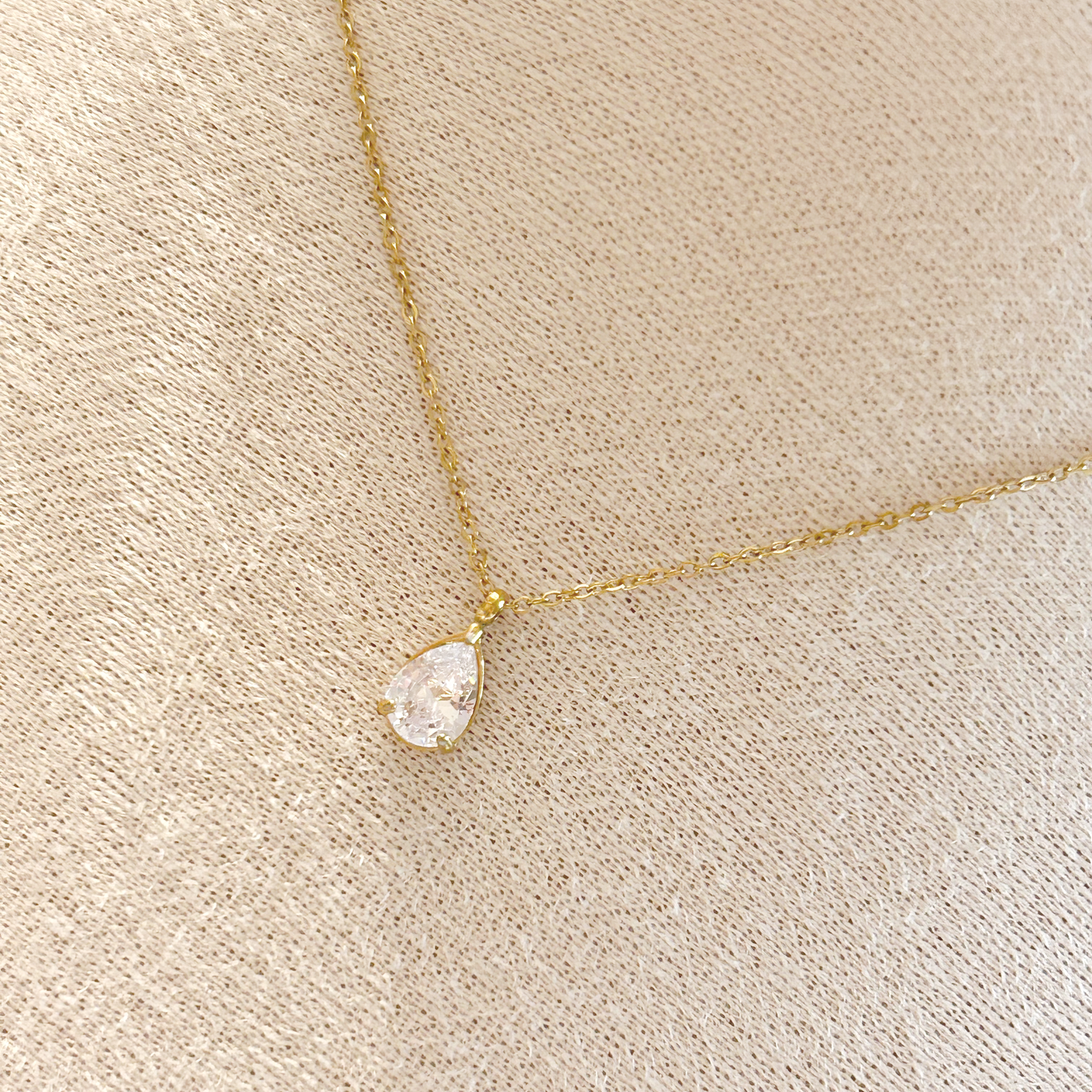 Radiant Drop Necklace – Gold 