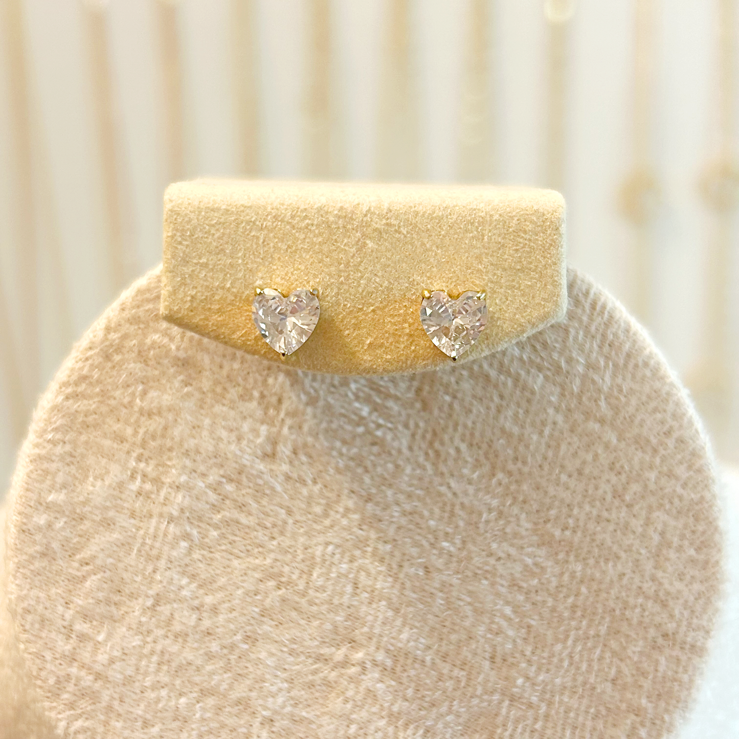 RADIANT HEART Stud Earrings – Gold 