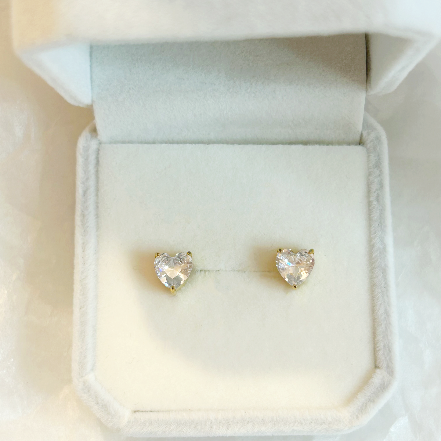 RADIANT HEART Stud Earrings – Gold 