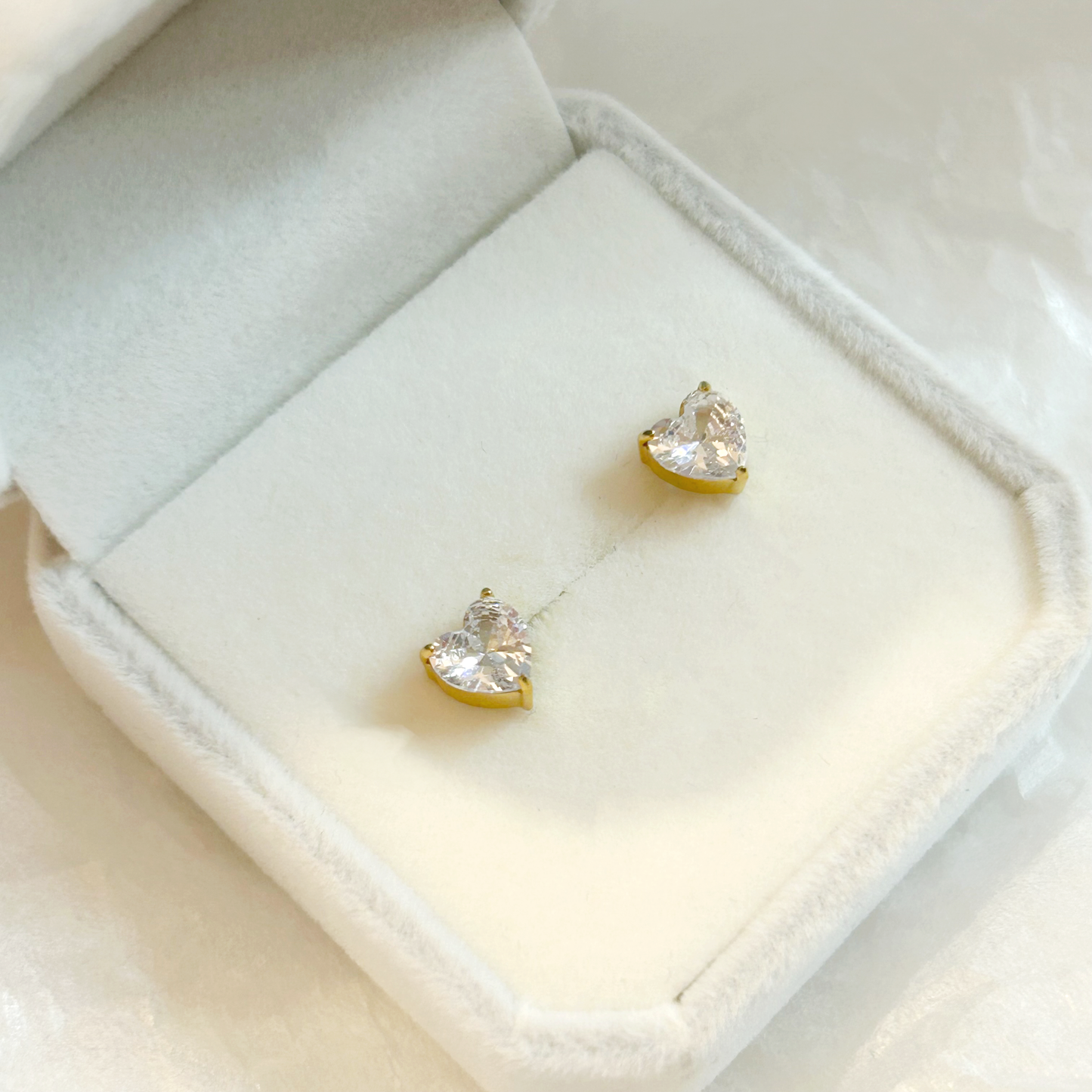 RADIANT HEART Stud Earrings – Gold 