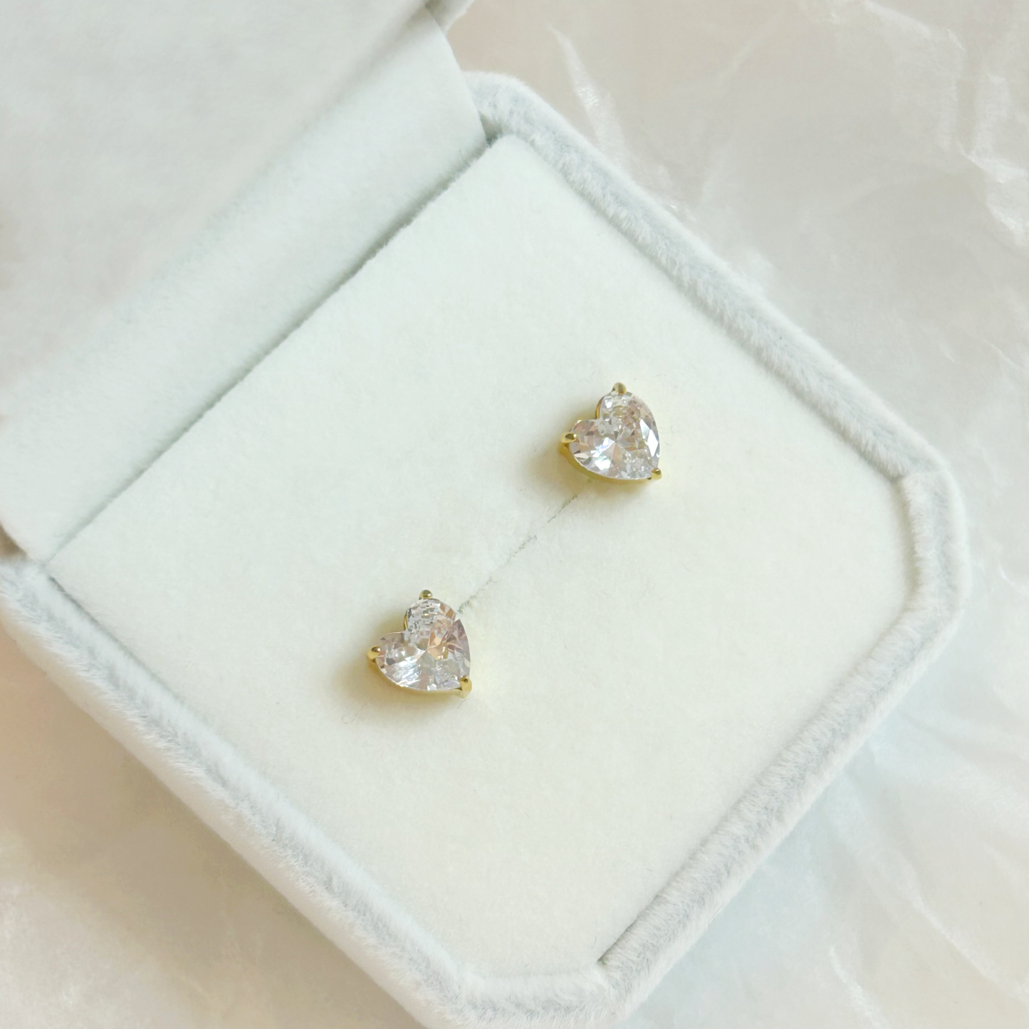 RADIANT HEART Stud Earrings – Gold 
